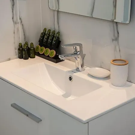 Bright 2br In Palaio Faliro- アパート アテネ